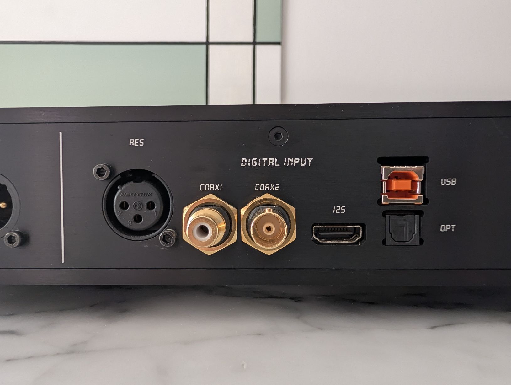Convertitori: Holo Audio Spring 3 DAC (KTE-Version mit Vorverstärkermodul) – Usato da Basel venduto da Vellskudd 4