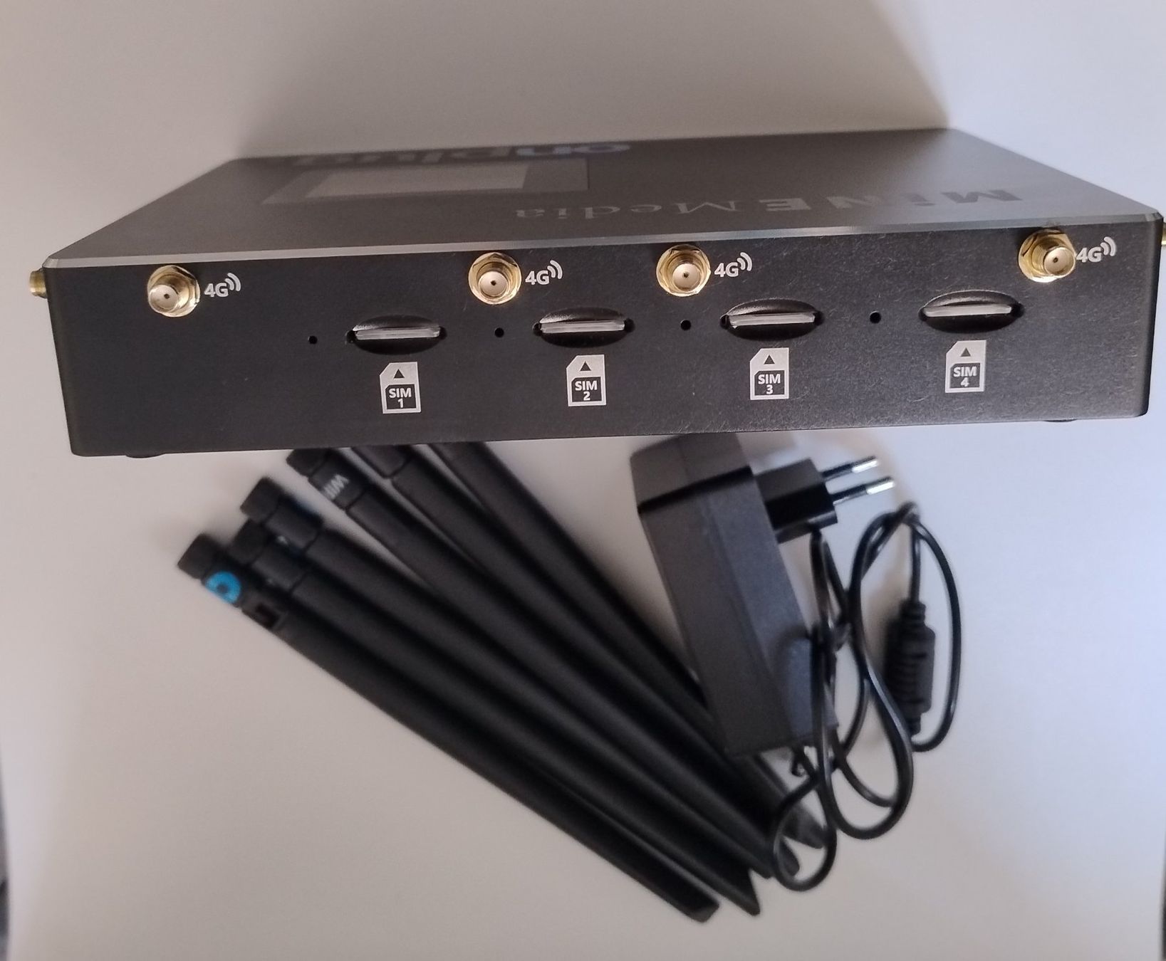 Modems & Routeurs: MineMedia M4Mini bonding cellular router – D'occasion à Jegenstorf par malartv 2