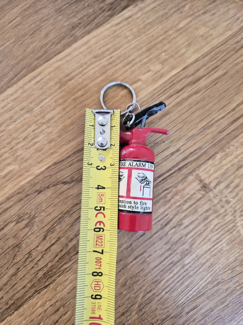 Accendini: Briquet porte-clés extincteur rouge, état usagé – Difettoso da La Joux FR venduto da car_ck96