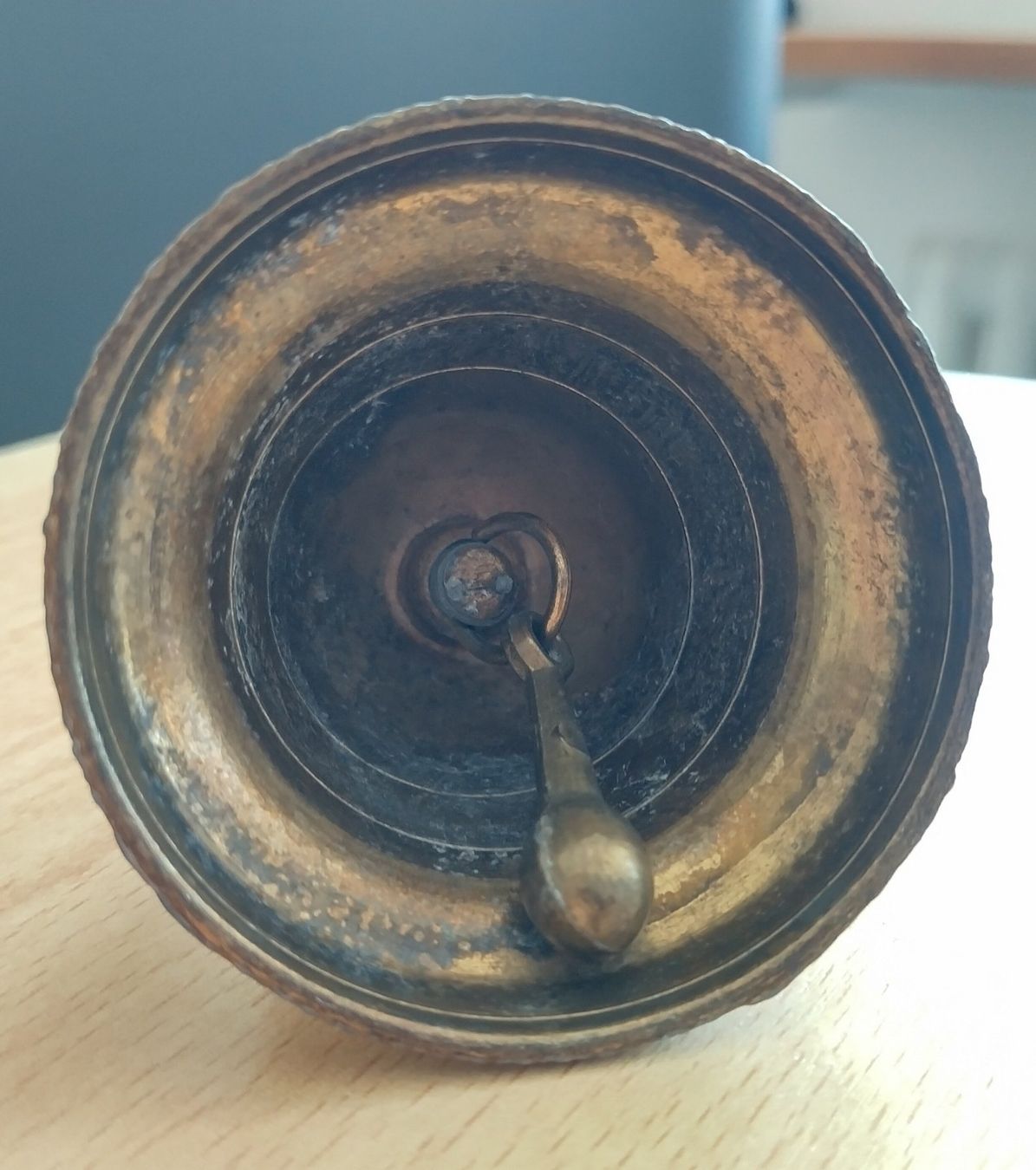 Campanacci mucche: Antike Tischglocke / Handglocke aus Messing – Usato da Jona venduto da Argus36 4