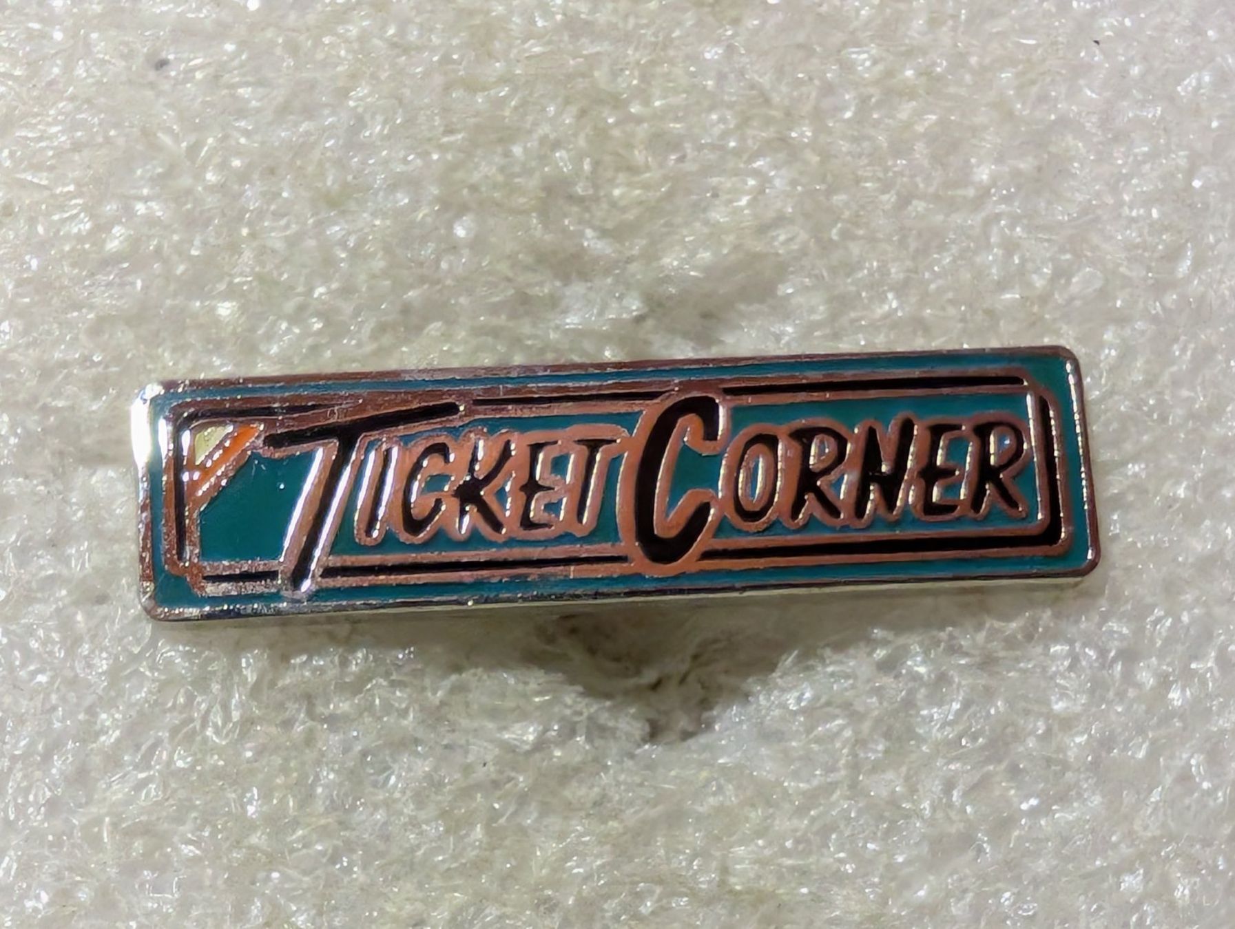 Placchette & Badge: Ansteckpin 40: Ticketcorner – Usato da Oppligen venduto da Pin-Fall-Shop