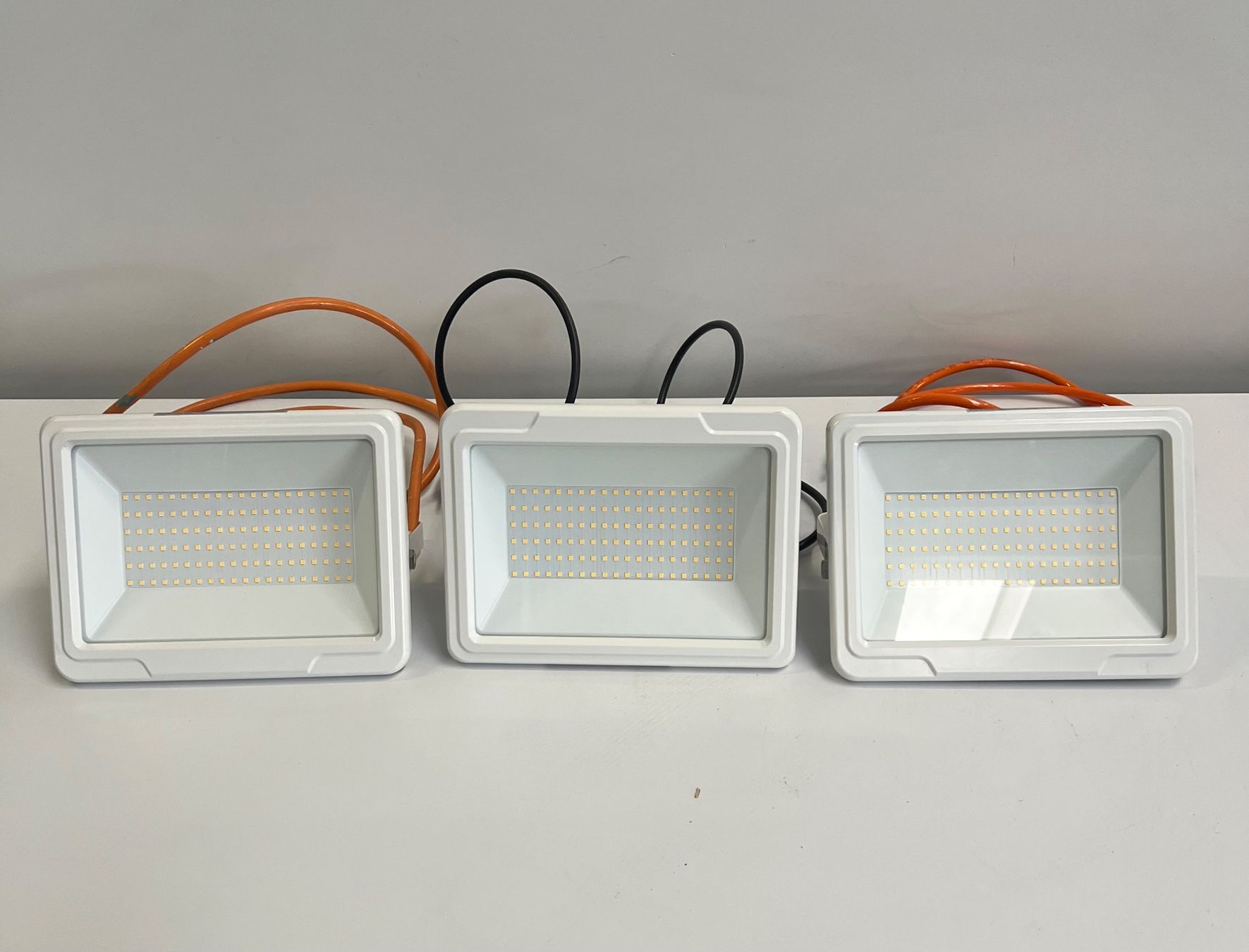 Fari: Posten 3x AYCE LED-Flutlichtstrahler / Scheinwerfer – Usato da Wangen an der Aare venduto da TBYN