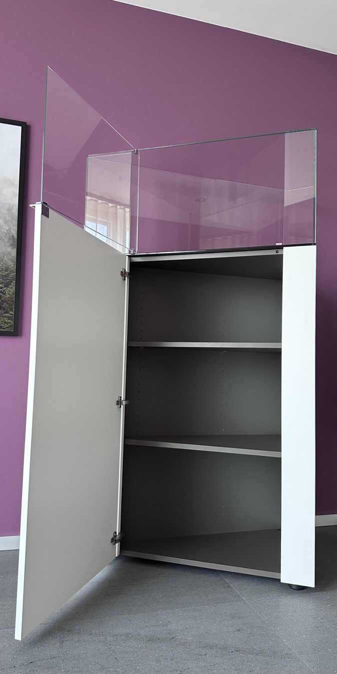 Vitrinen: Einzelvitrine "Monolit" von Team by Wellis – Gebraucht aus Meikirch von tes_y6sc 2