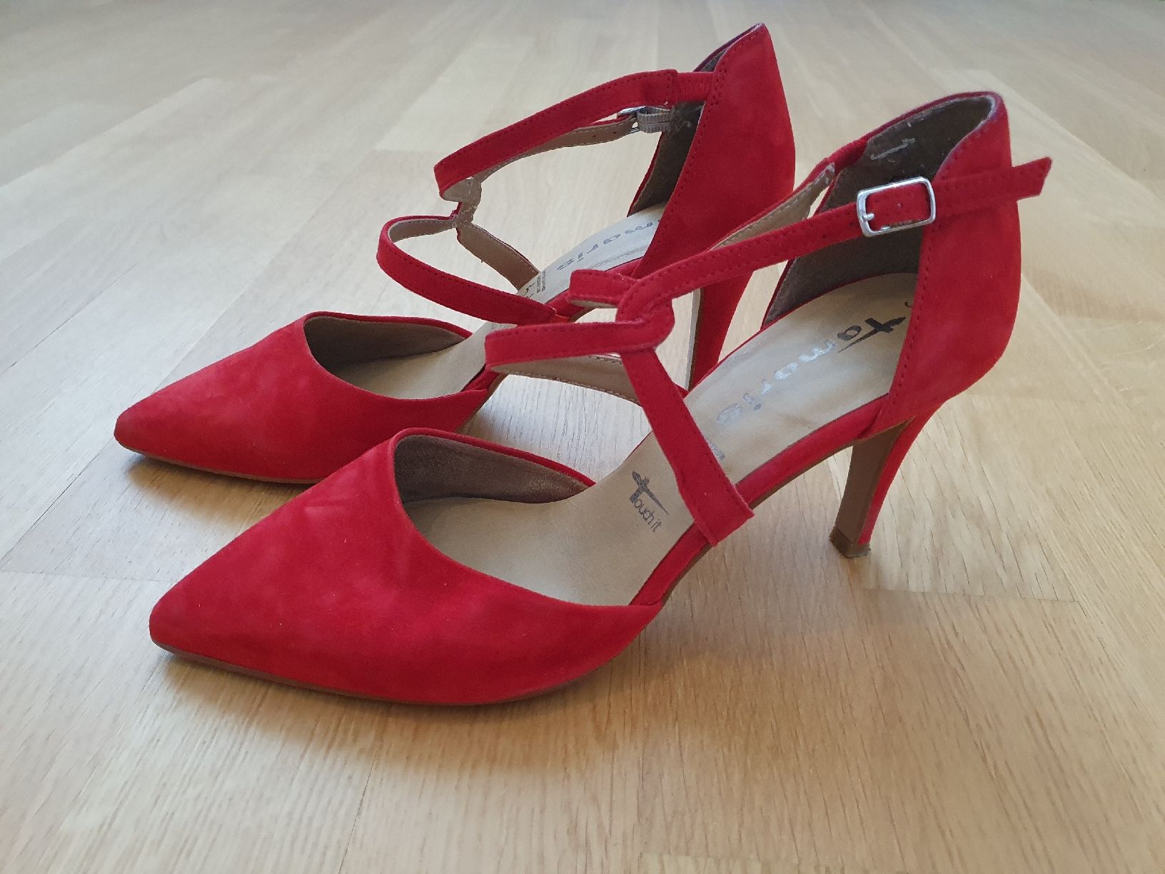 Tamaris Scarpe da donna: Schöne Leder-Sandaletten rot, Grösse 39 – Nuovo (secondo la descrizione) da Wettingen venduto da __Dom__