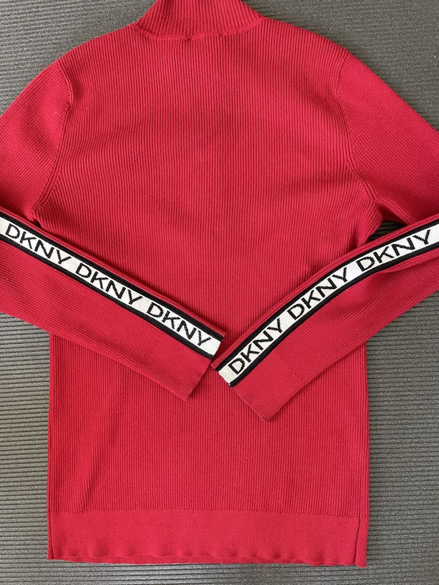 DKNY Pullover & Sweatshirts: Pull DKNY rouge avec fermeture éclair, taille M – Neu (gemäss Beschreibung) aus Vuippens von ale_6gkb 4