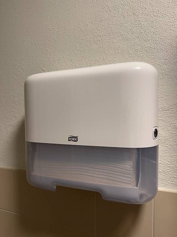 Portes-serviettes: Tork Papierhandtuchspender Elevatio – D'occasion à Bern par figureskater