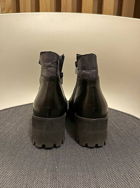 Scarpe da donna: Leder Stiefeletten  – Usato da Cham venduto da Neraida 2