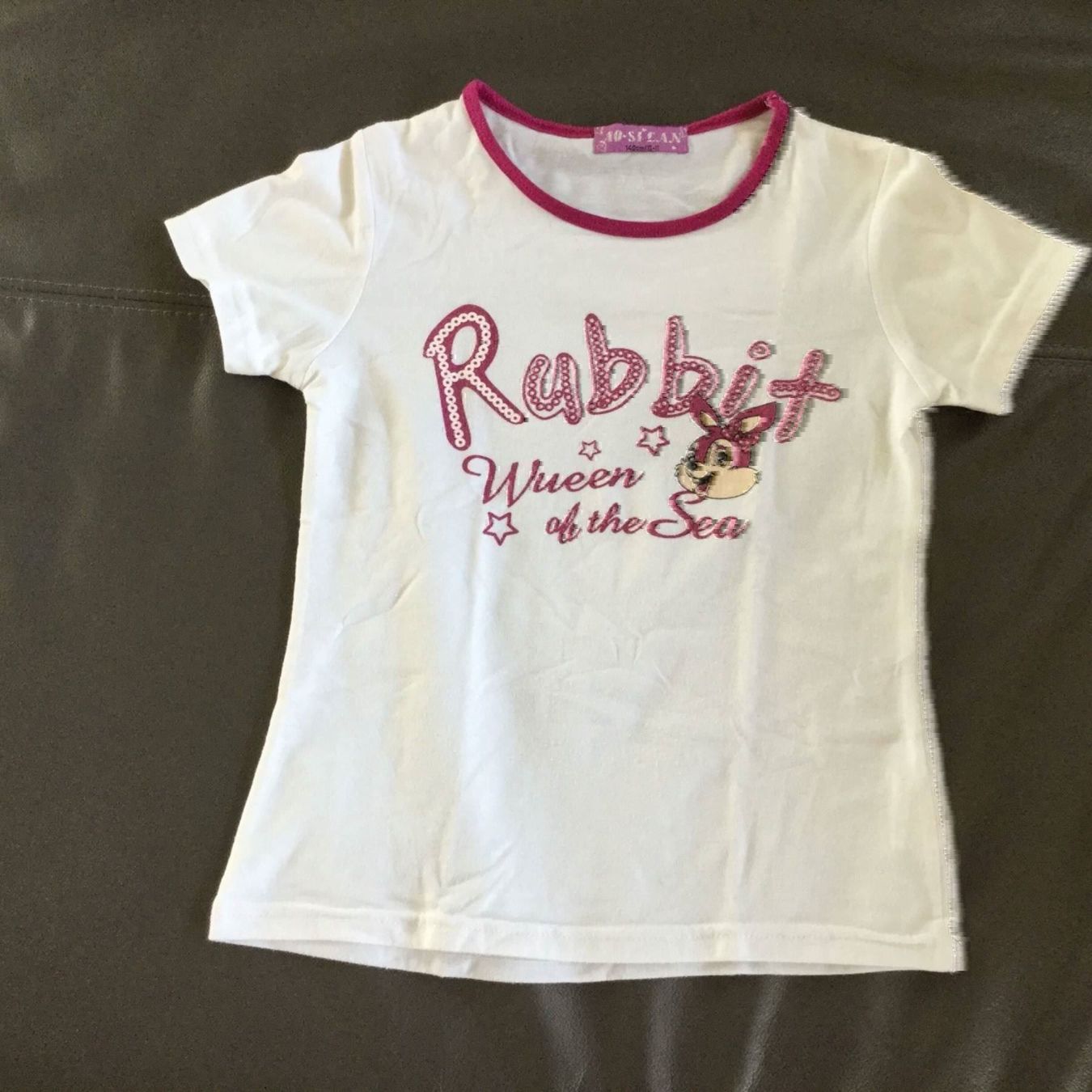 Blouses, T-shirts & Tops: T-Shirt Rubbit – D'occasion à Horw par Benny017