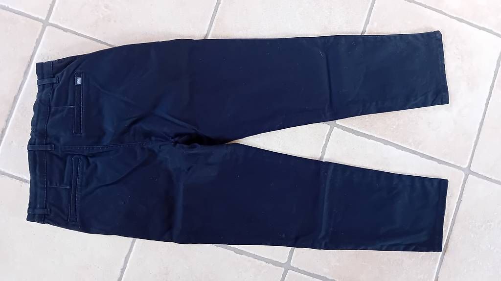 H&M Pantaloni: Pantalon chino noir / 152 – Usato da Juriens venduto da Twist03 1