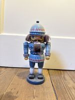 Nussknacker Holz blau bemalt mit Herzmuster 