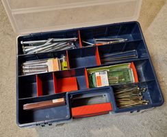 Boîte à vis avec vis assorties, 2 caisses