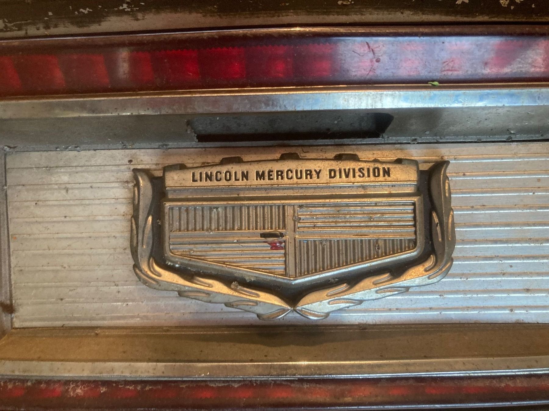 Lincoln Alle Autoersatzteile: Oldtimer Lincoln Mercury Tankdeckelklappe Heckstossstange – Gebraucht aus Dintikon von roed 5