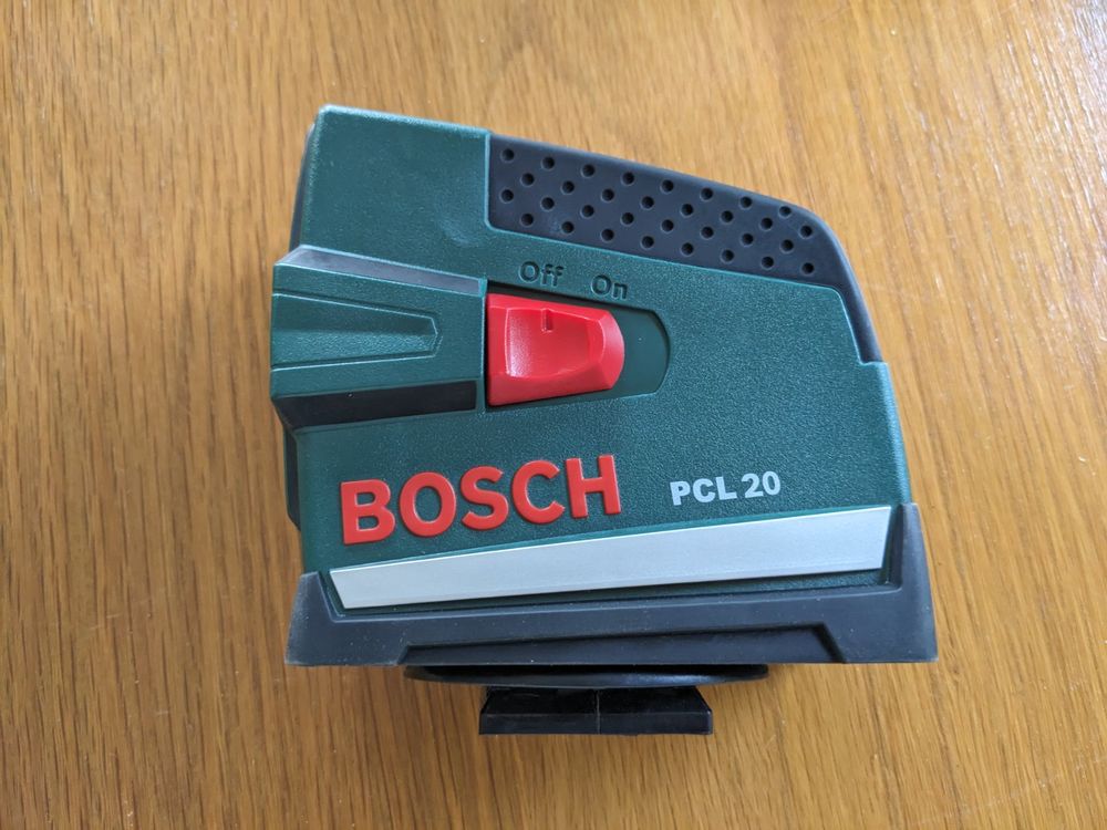 Bosch Kreuzlinienlaser PCL 20 inkl. Stativ | Kaufen auf Ricardo