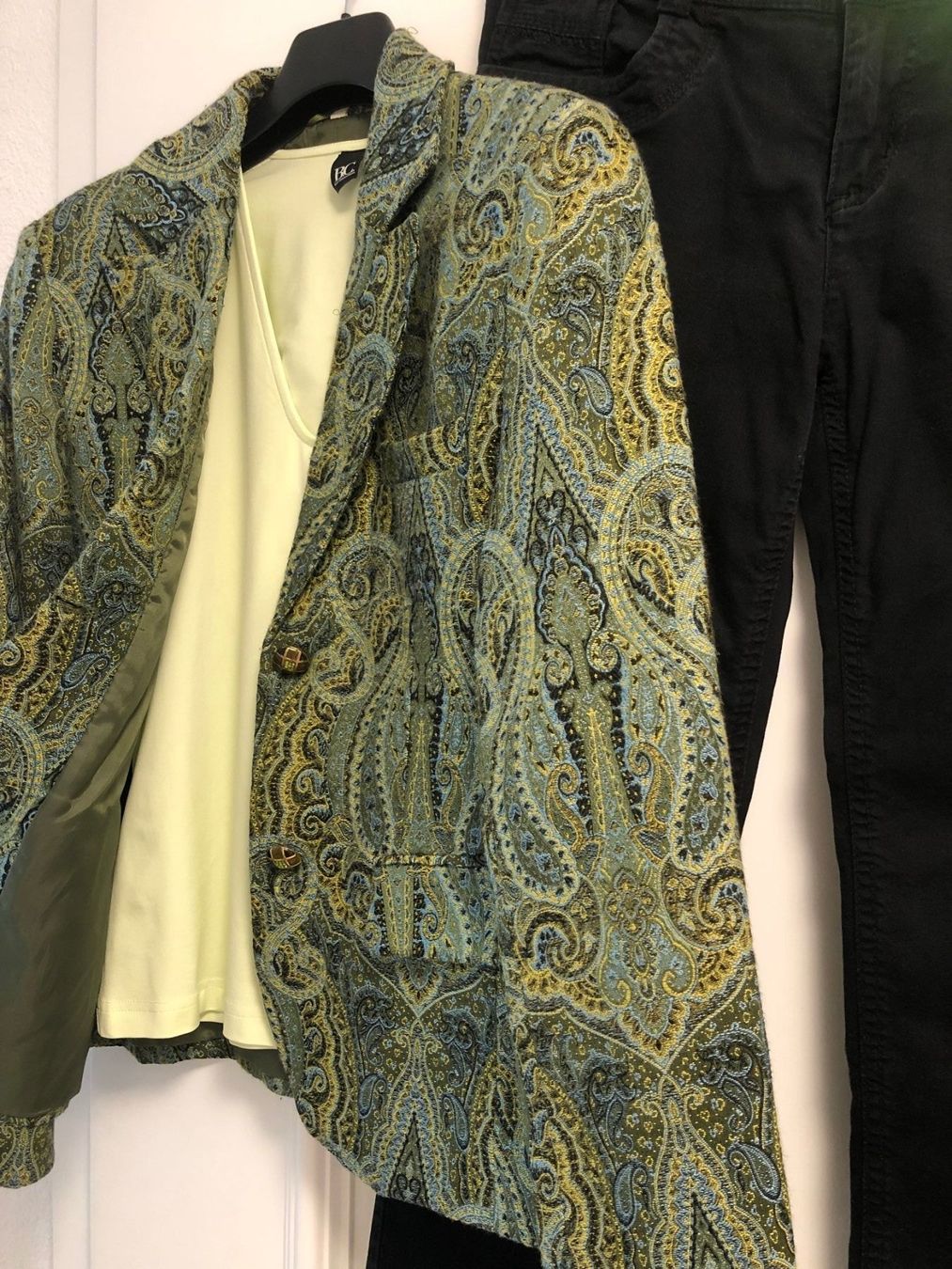 Lotti di vestiti: Blazer mit Jeanshose und Shirt – Usato da Hergiswil NW venduto da redrose51 4