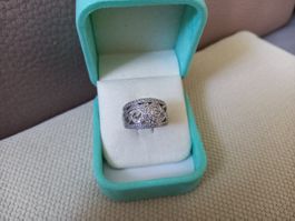 Exklusiver Damenring mit Brillanten