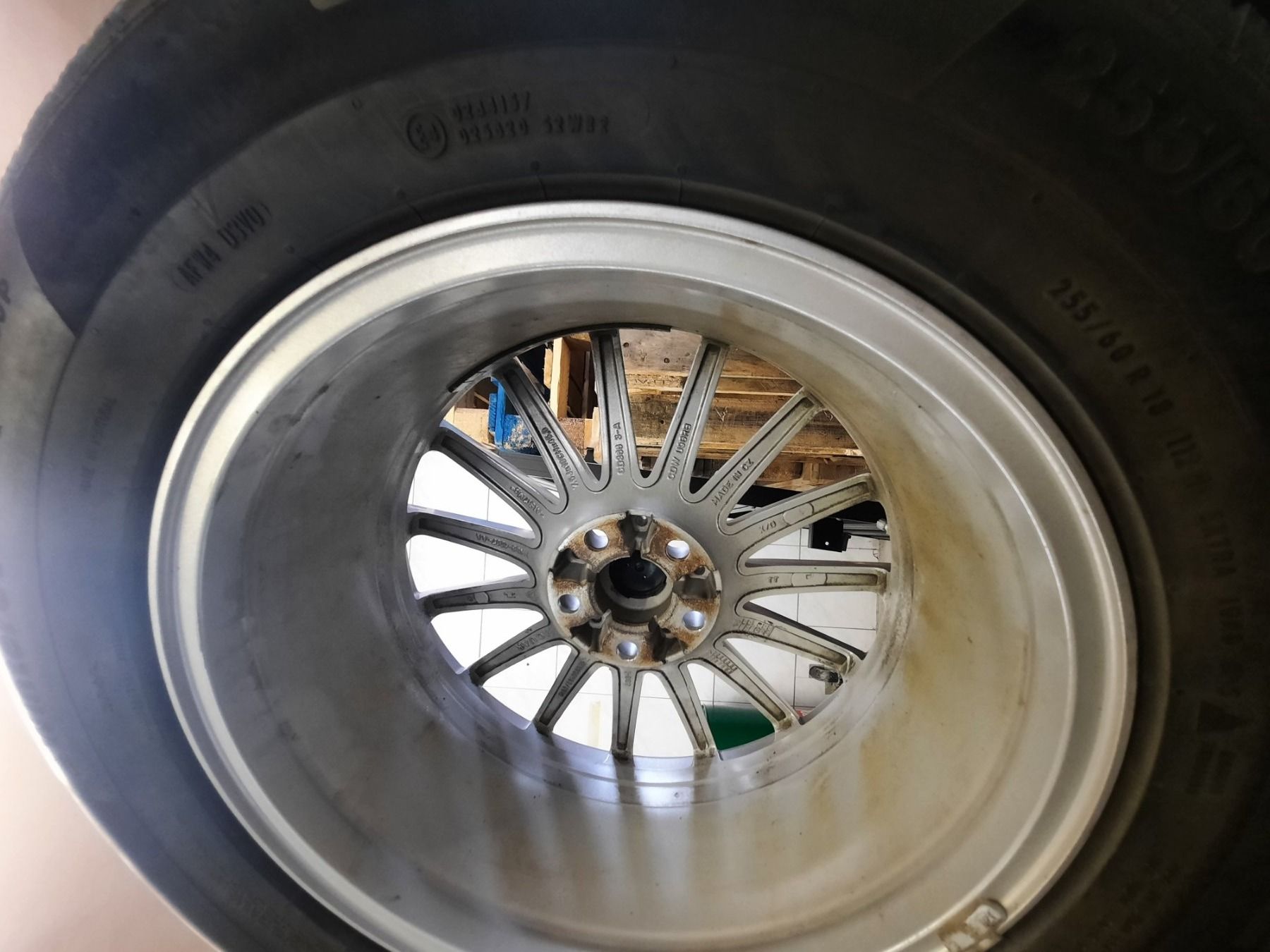 Land Rover Pneumatici & Ruote complete: V E L A R -  Winterräder 18" – Usato da Thun venduto da Jazz51 4