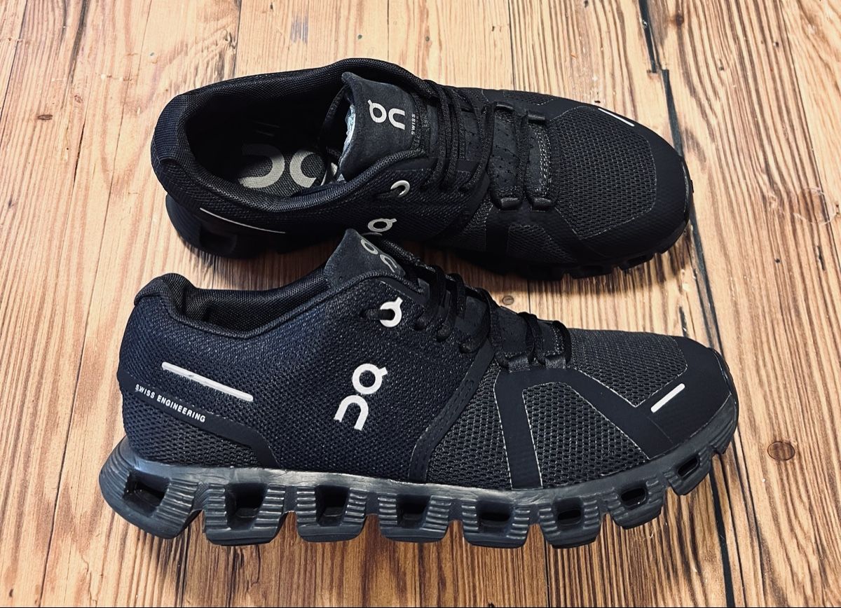 On Scarpe da donna: On Cloud Laufschuhe, Grösse 38, Schwarz – Usato da Scuol venduto da ricos81