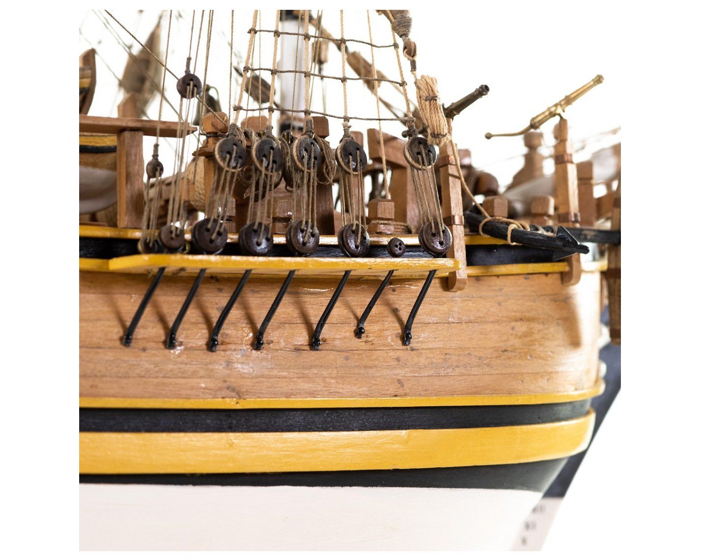 Modellbausätze & Standmodelle: Maquette bateau en bois à monter soi-même "BOUNTY" – Neu und originalverpackt aus Lausanne von Techobby 7