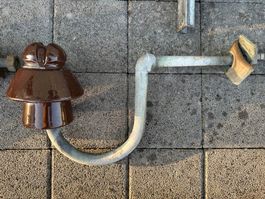 Wunderschöner Porzellan Isolator Glöggli mit Haken Strommast