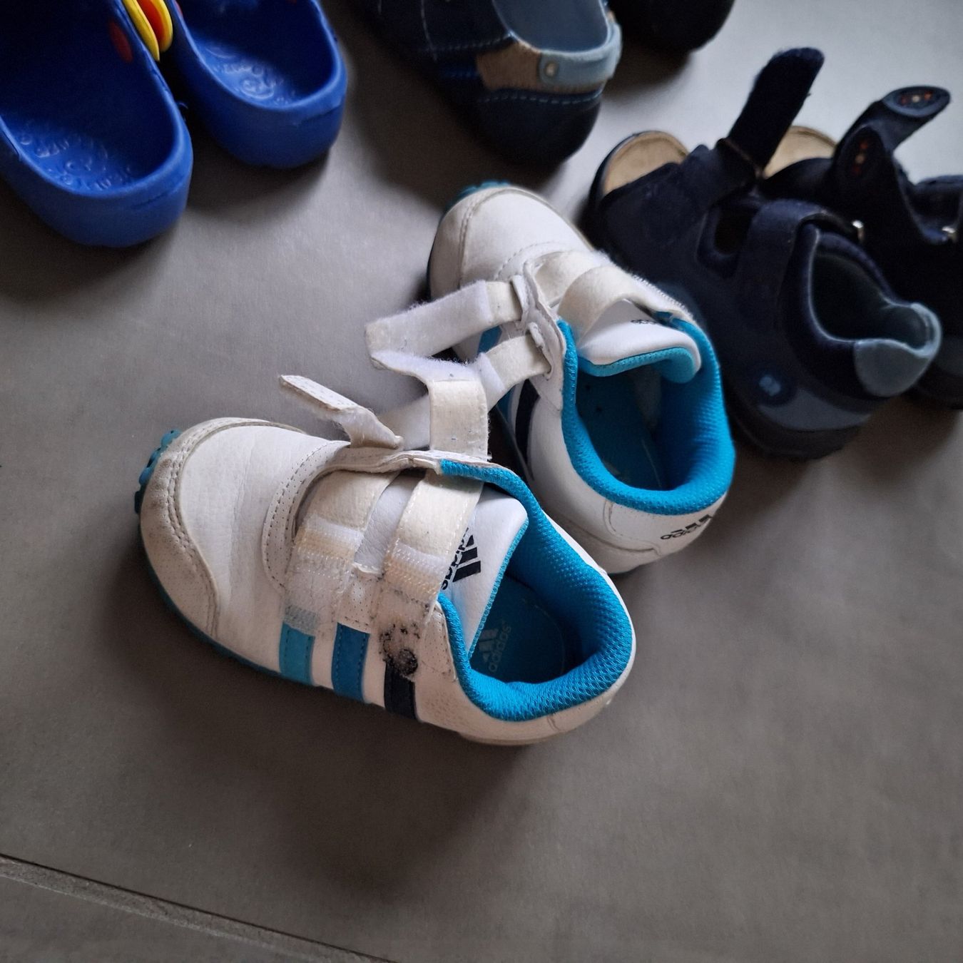 Elefanten Scarpe per ragazzi: 4 Paar Kinderschuhe Grösse 20/21 (Elefanten, Adidas) – Usato da Märstetten venduto da activemember 2