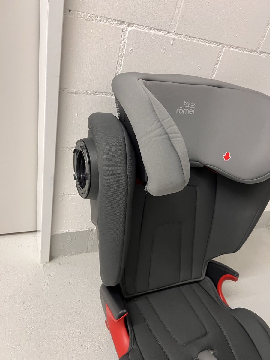 Britax Römer Sièges auto: Autositz Britax Römer Kidfix 2 S – D'occasion à Stäfa par tmq 2