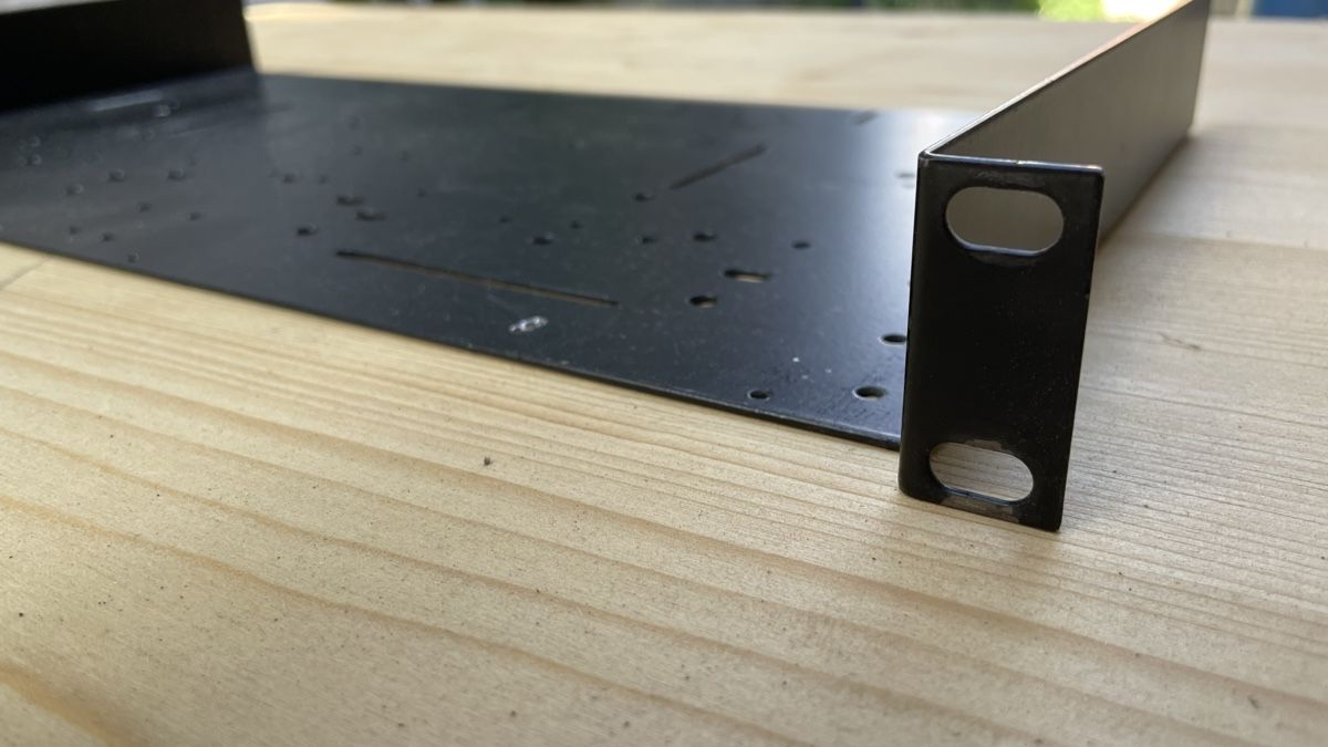 Altri accessori: Rack Einbau-Shelf 19 Zoll Schwarz – Usato da Kehrsatz venduto da Loschaller 2