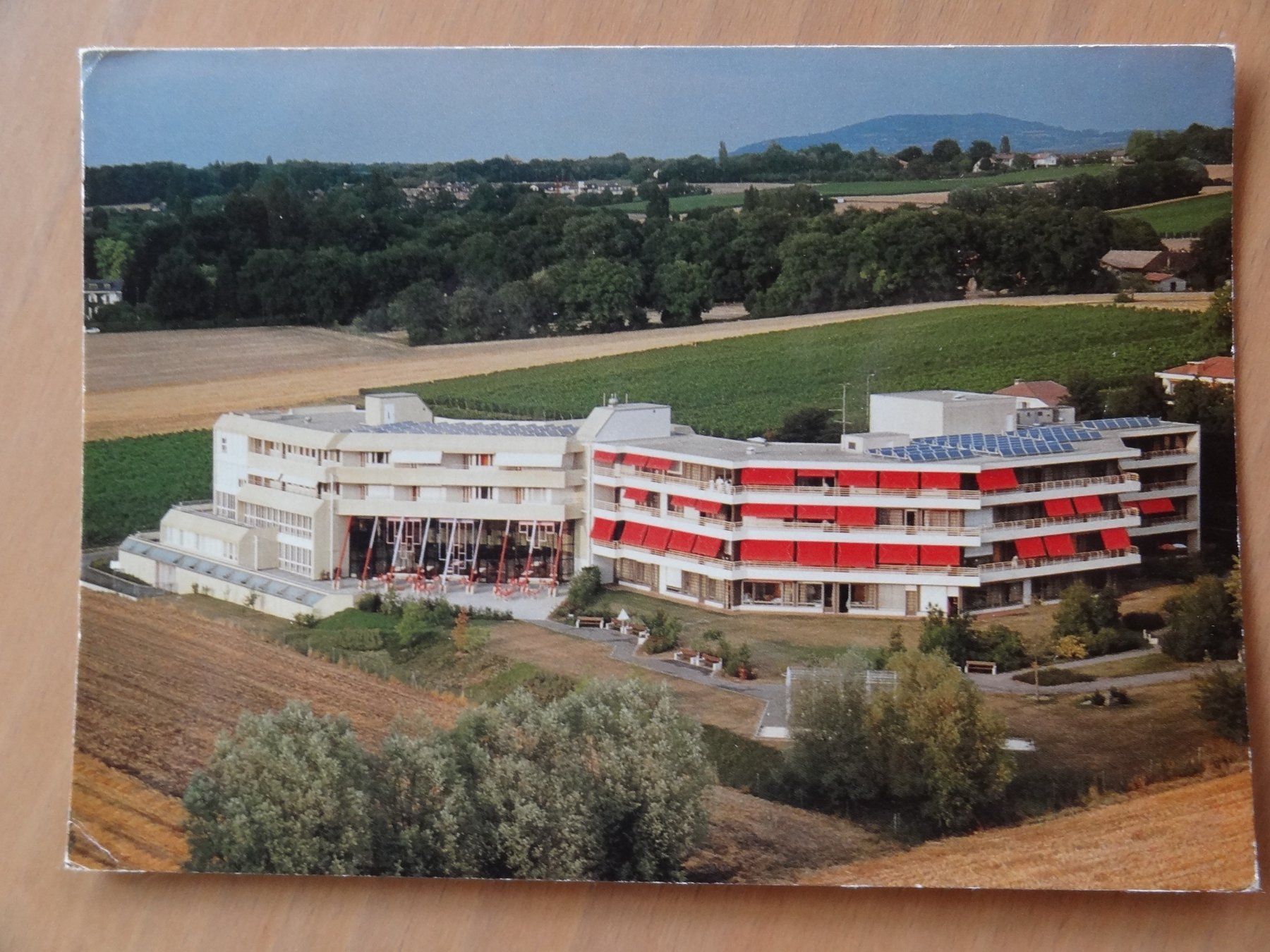Cartoline postali: Collonge-Bellerive, Institutions Universitaires de Gériatrie – Usato da St Léonard venduto da Riglin