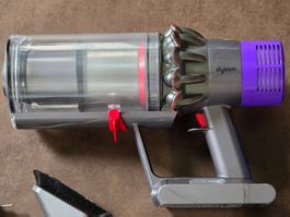 Dyson V10 mit Fabrikneuem Akku Staubsauger Akkusauger Sauger