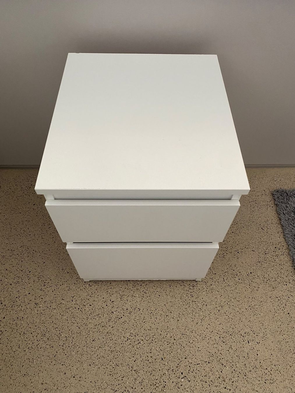 Ikea Tables de nuit: Night bedside table white – D'occasion à Zürich par gio_peirano98 2