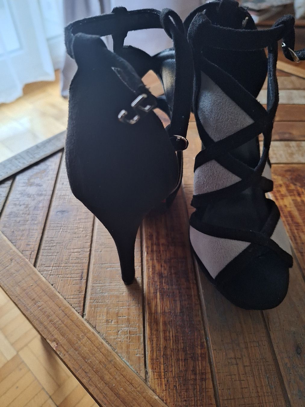 Scarpe da donna: Chaussures – Nuovo (secondo la descrizione) da Fribourg venduto da car_6vvs 2