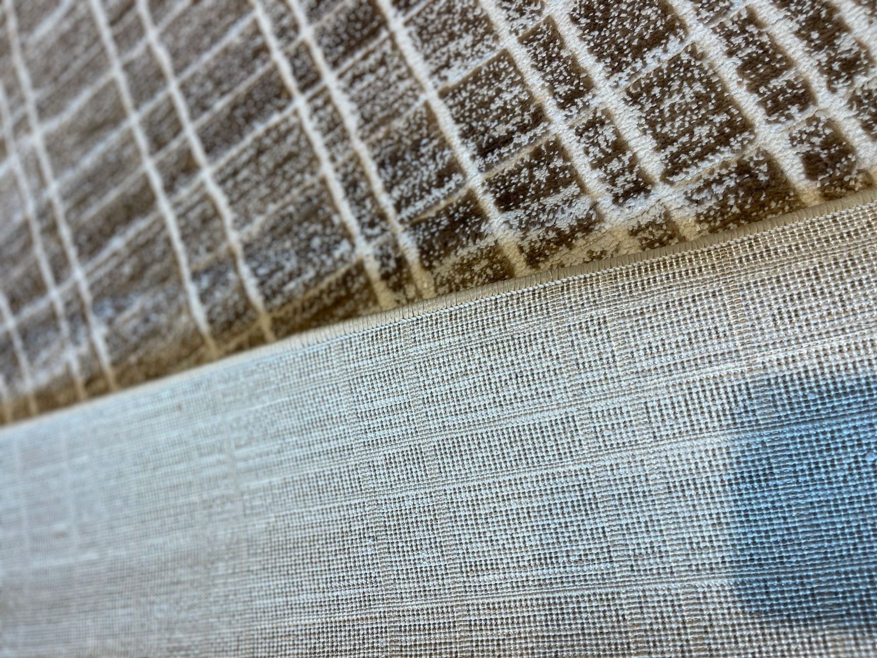 Teppiche: TEPPICH – Neu (gemäss Beschreibung) aus Zürich von NE-0 4