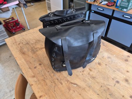 Motorrad Satteltaschen und Werkzeugrolle Leder für Chopper