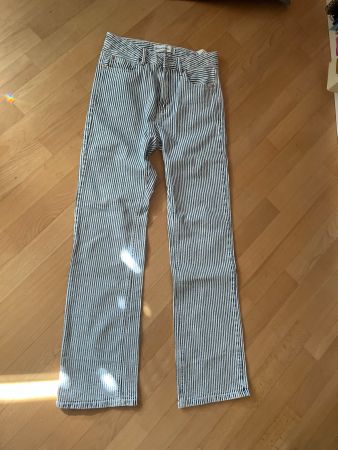 gestreifte Jeans von Stradivarius, neu