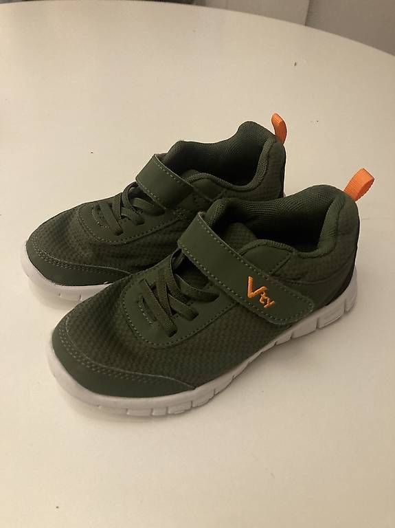Chaussures garçon: Hallenturnschuhe Gr 29 – D'occasion à Hedingen par blueskyanjo