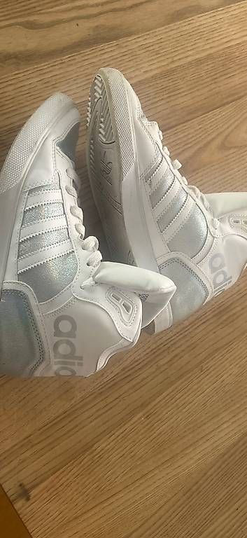 Chaussures femmes: Adiddas Sneaker  – D'occasion à Bülach par Snoppy15