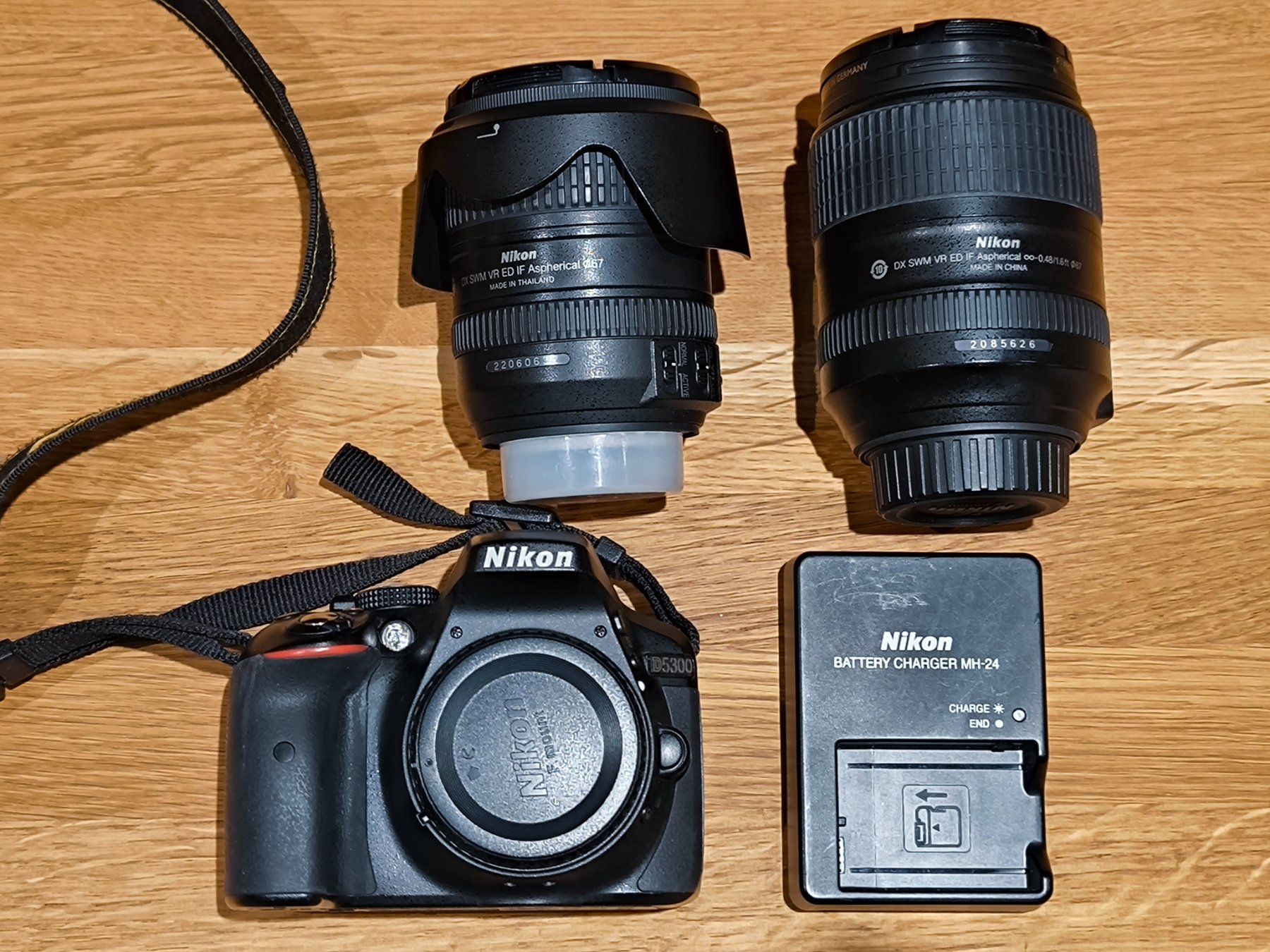 Nikon Fotocamera: Nikon D5300 Einsteiger Set mit viel Zubehör – Usato da Niederrohrdorf venduto da RainerW79 6