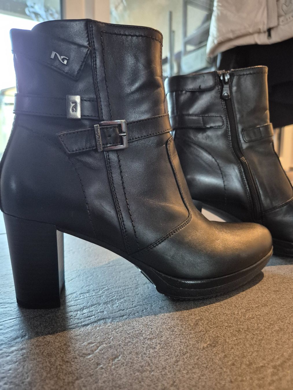 Scarpe da donna: Stiefeletten aus Leder, Schwarz, Grösse 41 – Nuovo (secondo la descrizione) da Altendorf venduto da MiriCaj 9