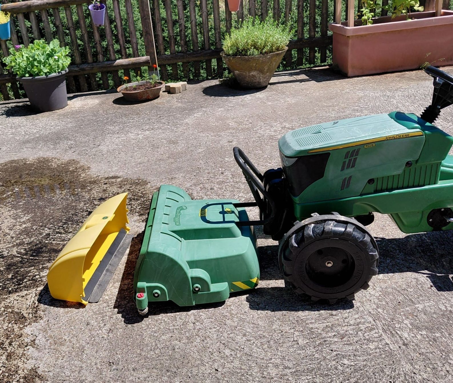 John Deere Fahrzeuge für Kinder: Trettraktor mit Zubehör  – Gebraucht aus Escholzmatt von felder79 8