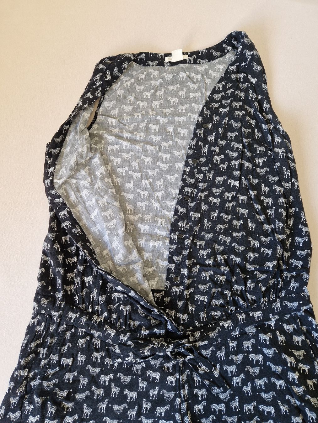 H&M Tute: Kurzer Umstands-Jumpsuit – Usato da Olten venduto da Carpinus1 1