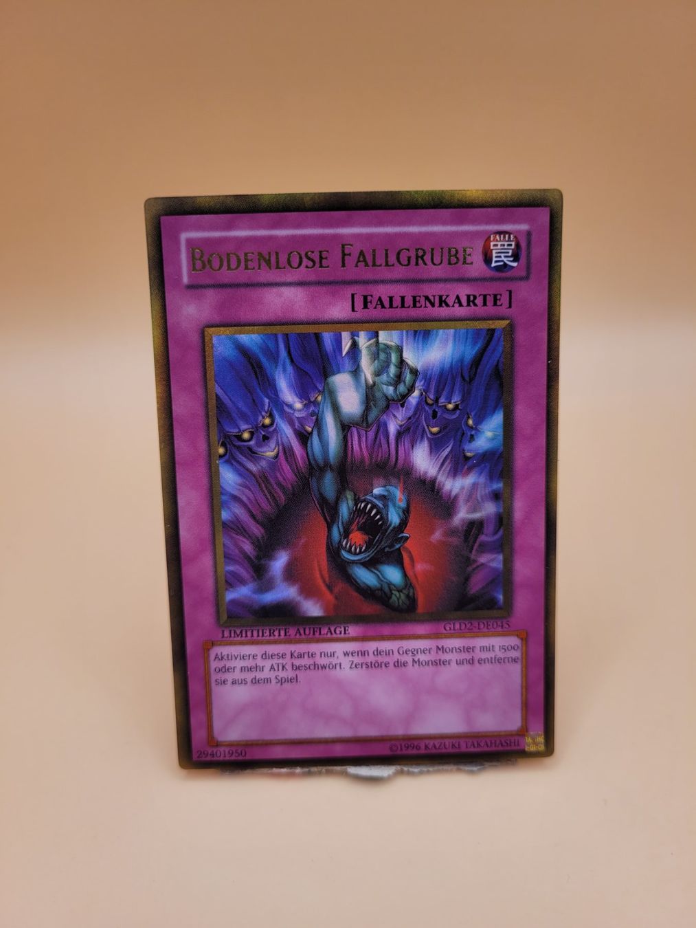 Yugioh Sammelbilder & Trading cards: Yu-Gi-Oh! Bodenlose Fallgrube, GLD2-DE045! – Gebraucht aus Basel von BT-WS1256