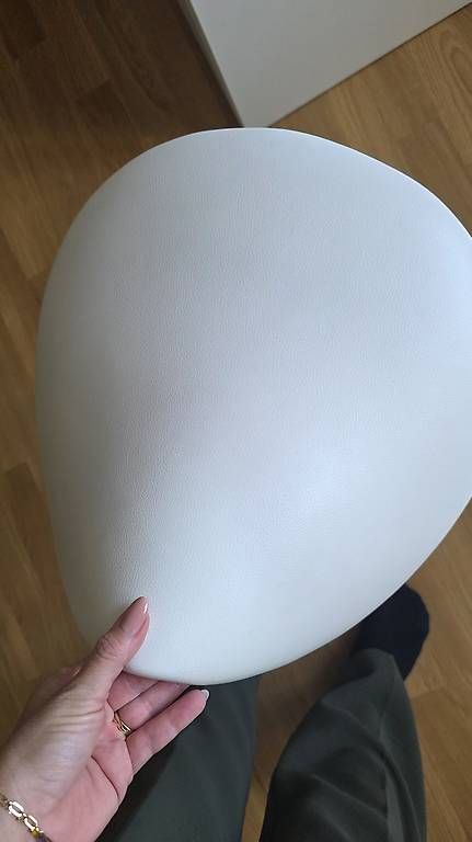 Hocker: Ergononischer Hocker in weiss
 – Gebraucht aus Effretikon von SuuitAnsch 3
