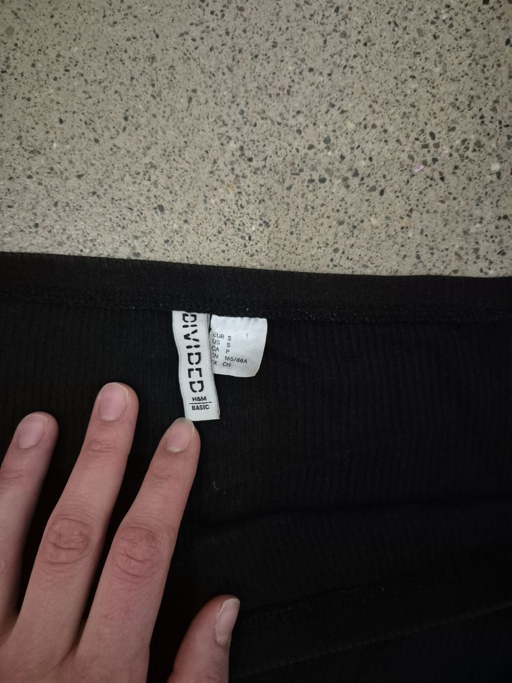 H&M Top: Schwarzes Carmen Top – Usato da Schlieren venduto da nat_76vd 2