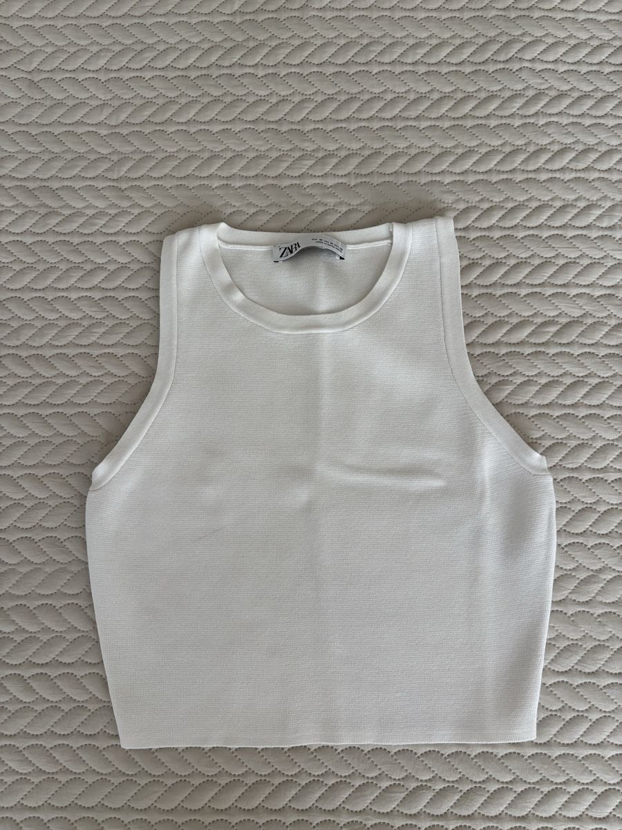 Zara Top: NEW ZARA Top In White NP: 29.- – Nuovo (secondo la descrizione) da Horgen venduto da len_qjz9
