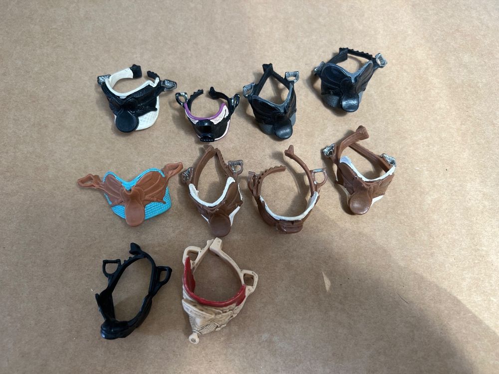  Schleich Sattel Zubehör Pferd Pferde (Gebraucht) in Ennetbaden für CHF Illustration 