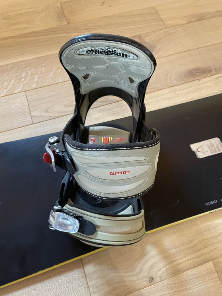 Board: Head Snowboard mit Burton Bindung – Usato da Wettswil venduto da Chlaettermus 4