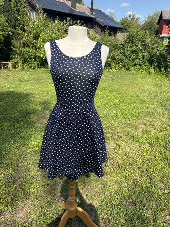 Kleid blau weiss gepunktet ärmellos guter Zustand