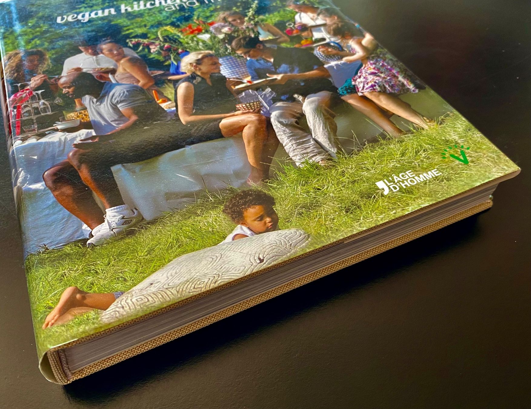 Libri: VEGAN KITCHEN AND FRIENDS / KOCHBUCH / DEUTSCH – Usato da Nussbaumen AG venduto da schuba2000 1