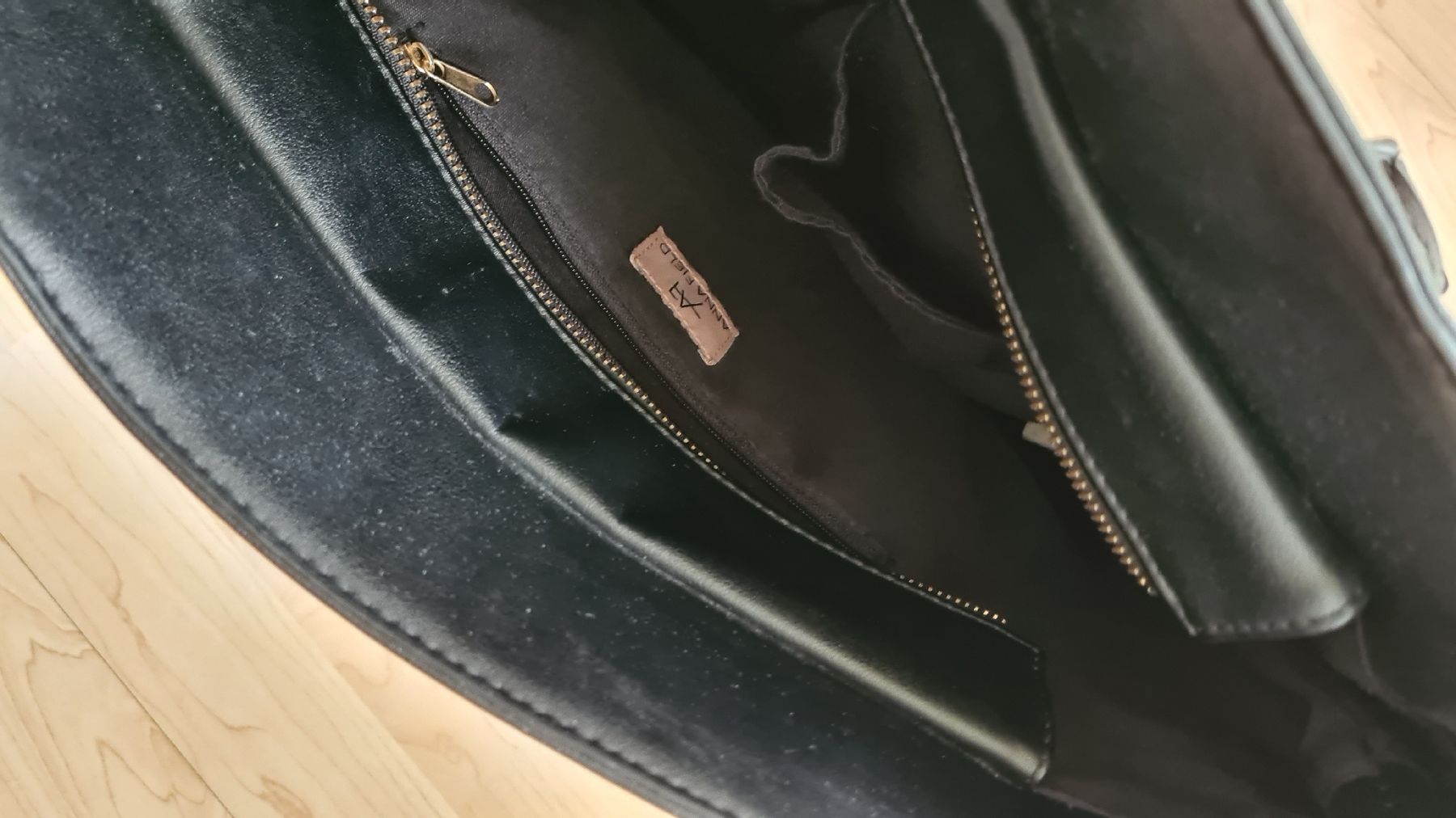 Taschen für Damen: Schwarze Tasche, Kunstleder, gut erhalten – Gebraucht aus Suhr von andreas_2008 2