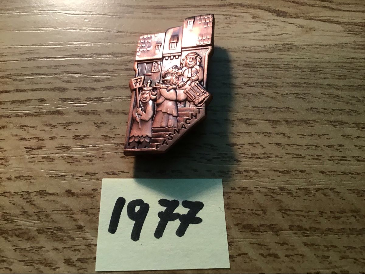 Basler Placchette & Badge: Baslerfasnachtsplaketten 1977 – Usato da Arlesheim venduto da printz01