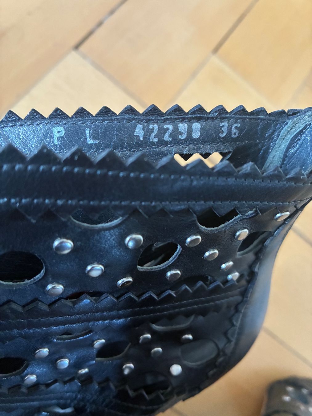 Stuart Weitzman Scarpe da donna: Stuart Weitzman Cagey Lace Up Booties – Usato da Fribourg venduto da waves55 5